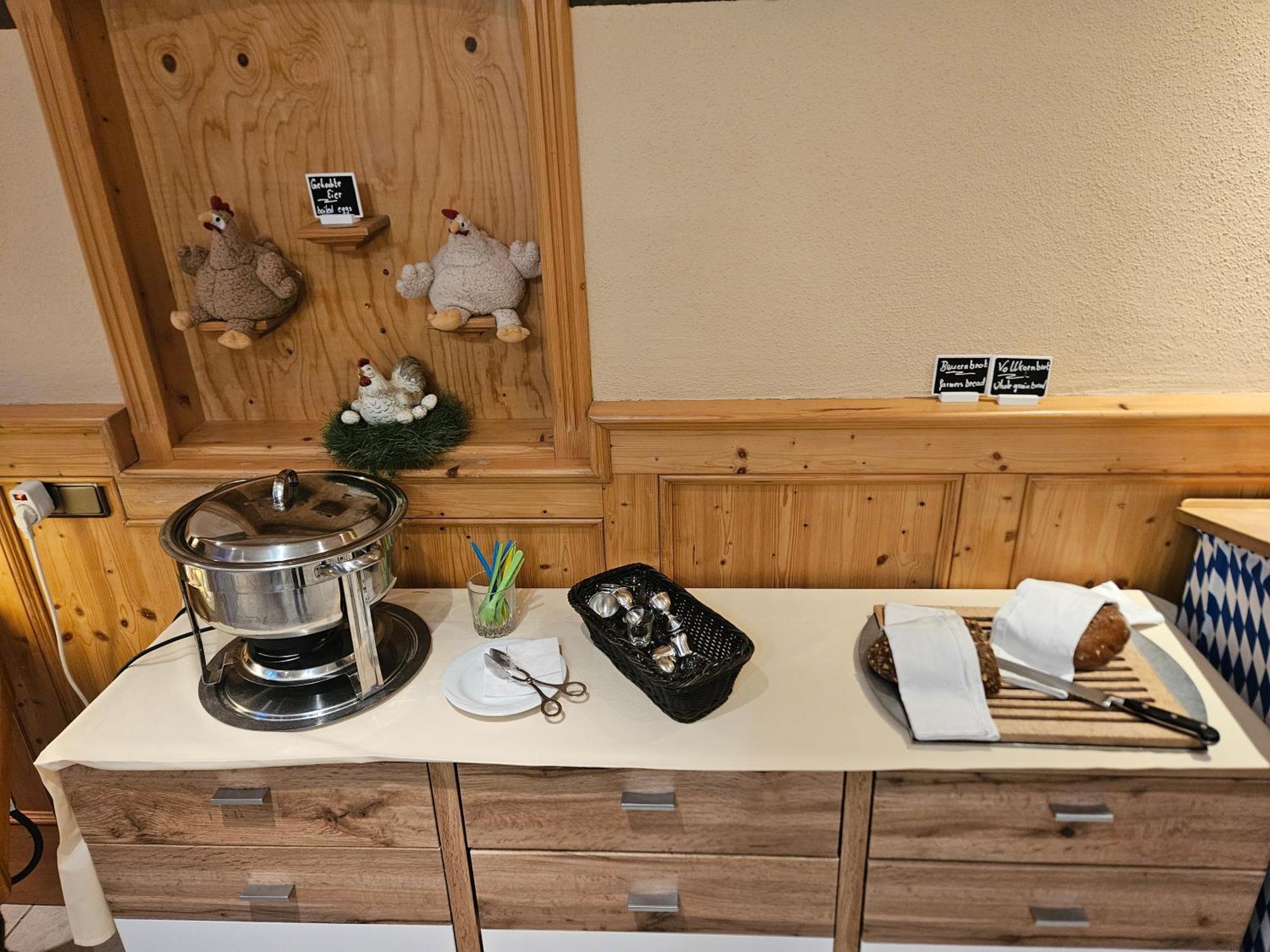 瓦尔德肖克兰德古特酒店 Altfraunhofen 外观 照片