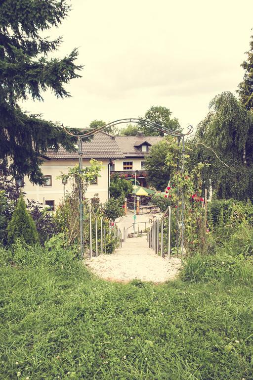 瓦尔德肖克兰德古特酒店 Altfraunhofen 外观 照片